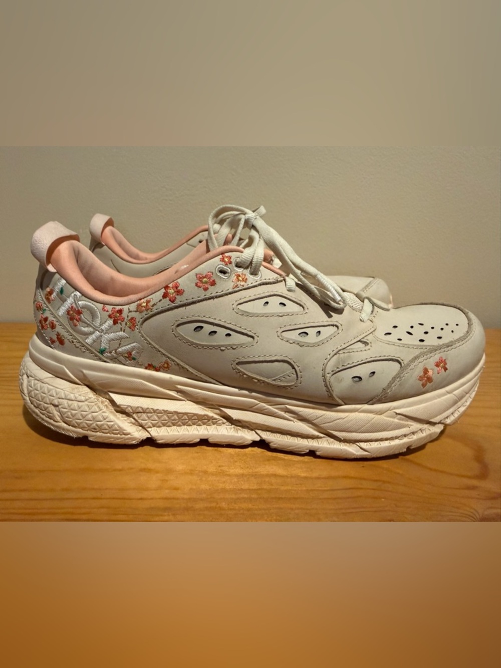 HOKA Vibrant Bloom Clifton - Picture 2 of 15